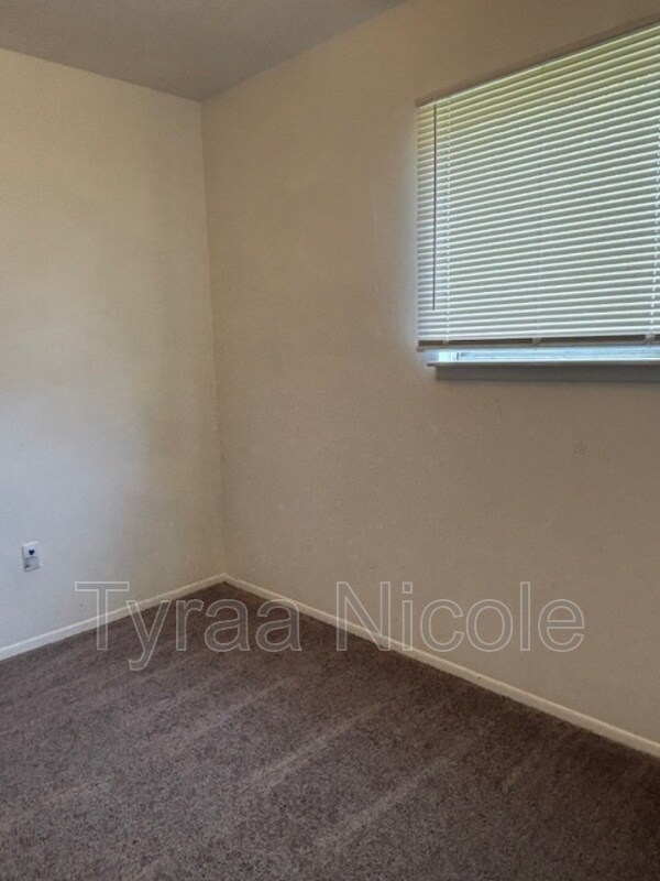 Foto del edificio - 1737 E Jarvis Ave