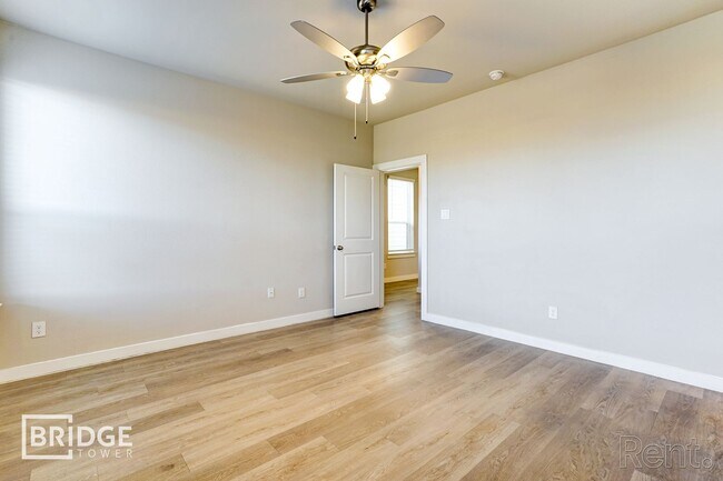 Building Photo - AMITY PLAN