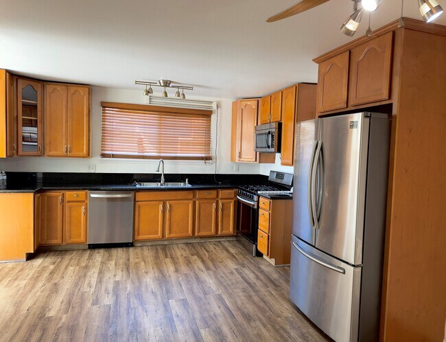 Building Photo - 7091 Eckstrom Ave