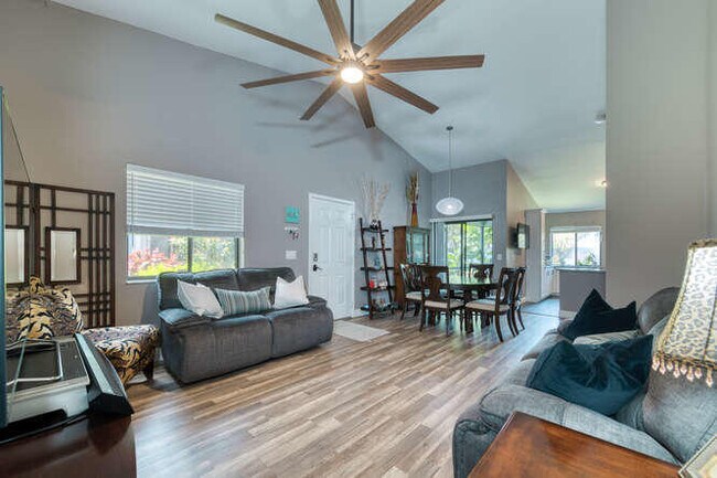 Building Photo - 3895 Island Club Cir W