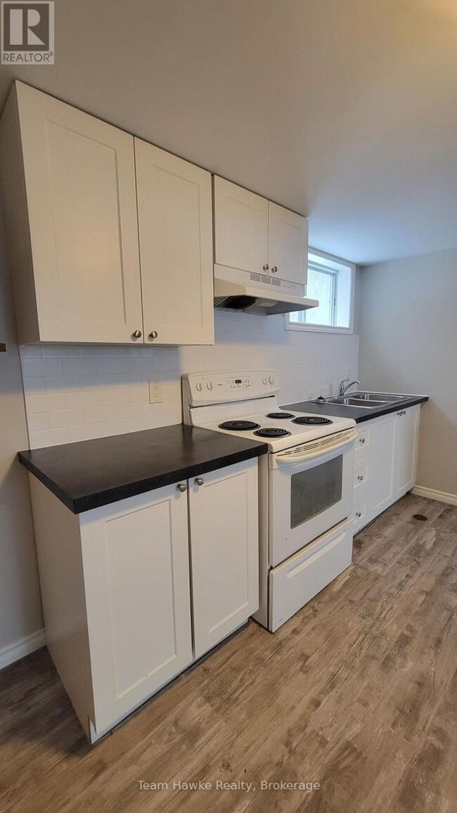 Photo du bâtiment - 830 Birchwood Dr