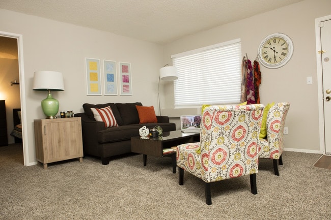 Building Photo - Willow Lake