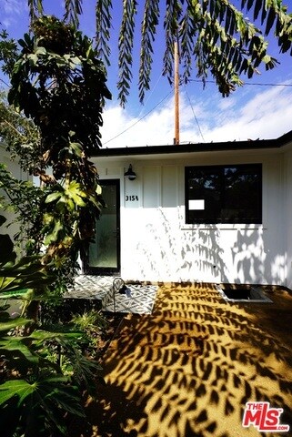 Foto del edificio - 707 1/2 Vernon Ave