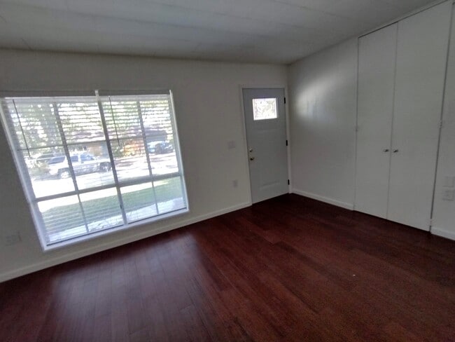 Building Photo - 3411 N Windcrest Dr