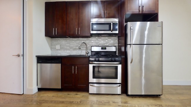 Building Photo - 408 W 128th St