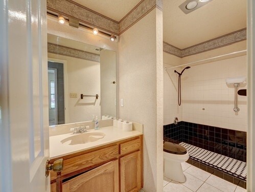 Building Photo - 6628 Ridgewood Trail