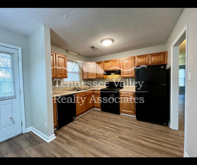 Foto del edificio - Spacious 3 bed/1.5 bath split foyer in Hid...