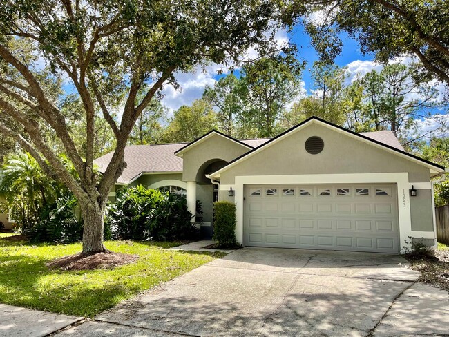 Building Photo - SPACOUS  3/2 OVIEDO POOL HOME in Twin Rivers!