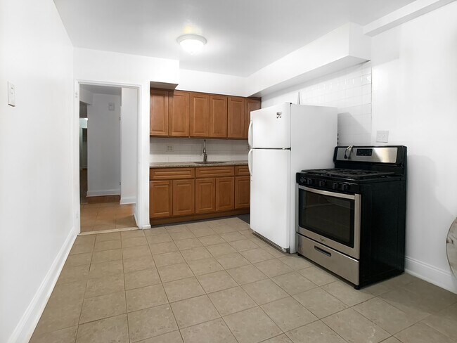 Building Photo - RENOVATED 1BR w/ PRIVATE BACKYARD