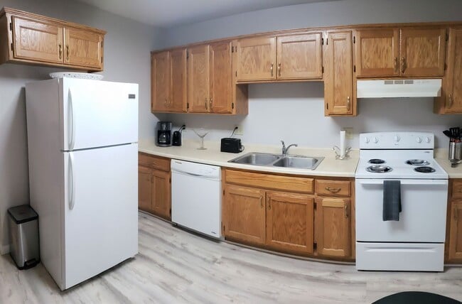 Building Photo - Fully Furnished Rental