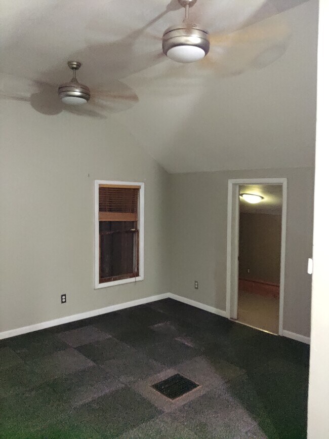 sala de estar - 203 E Cross St