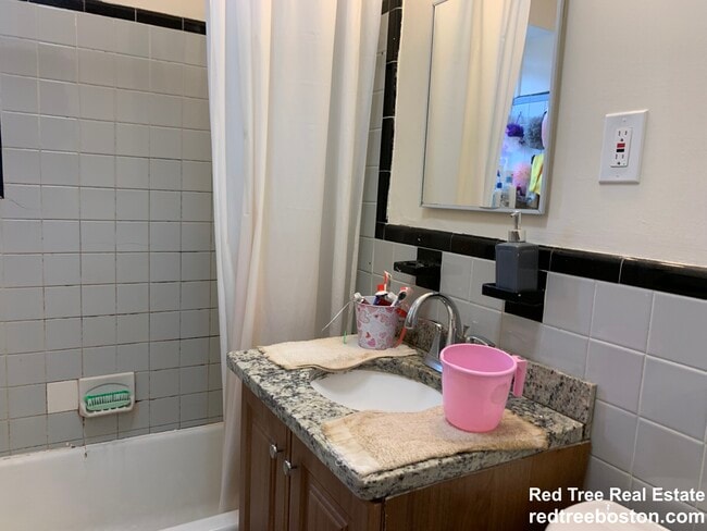 Building Photo - 59 Parkman St