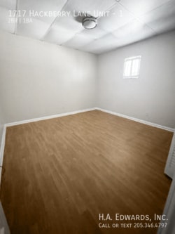 Building Photo - 1717 Hackberry Ln