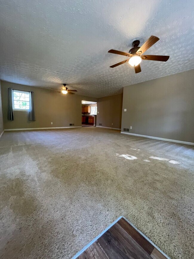 Building Photo - Updated 3 Bed/2 Bath Ranch on 5 BEAUTFUL A...