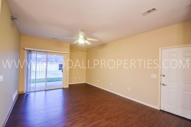 Building Photo - 3 Bedroom, 2 Bath Condo in Johnston w/ Garage