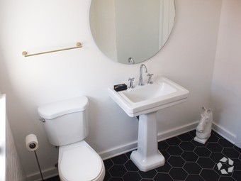 Primary Photo - 906 Sanborn Ave