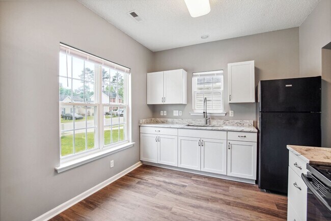 Foto del edificio - 3 Bedroom single family home in Raleigh