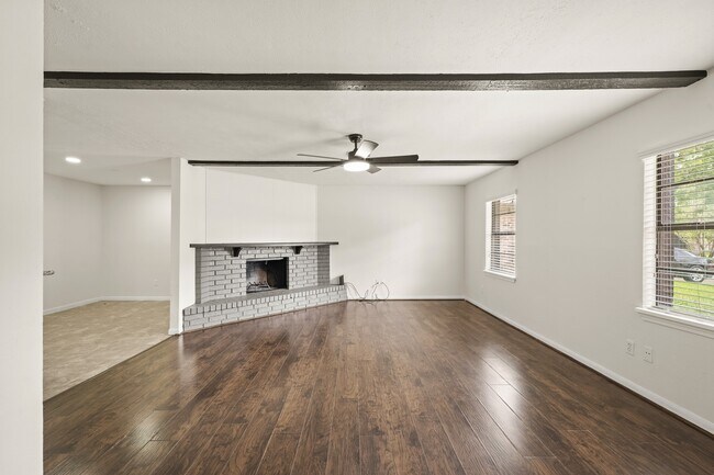 Foto del edificio - 6711 Pickett Dr