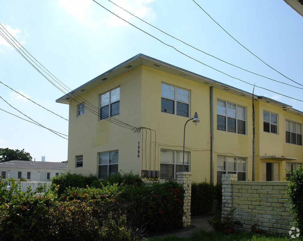 Building Photo - 1580 SW 6th St