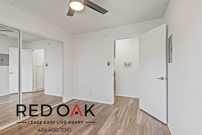 Building Photo - Delightful One Bedroom with Spacious Rooms...