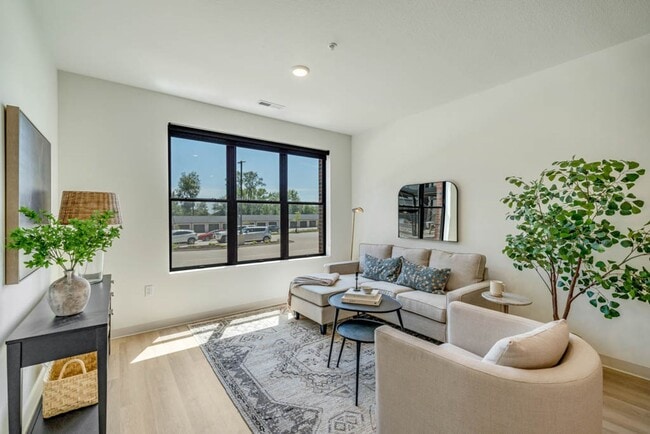 Building Photo - The Windsor - Windsor Heights