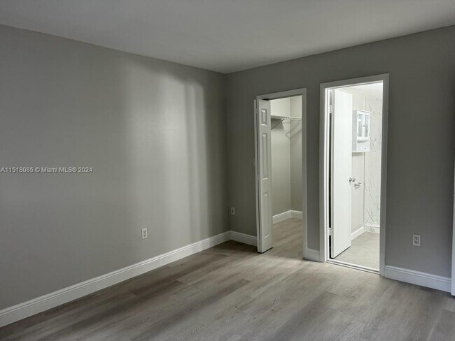 Foto del edificio - 8185 NW 7th St