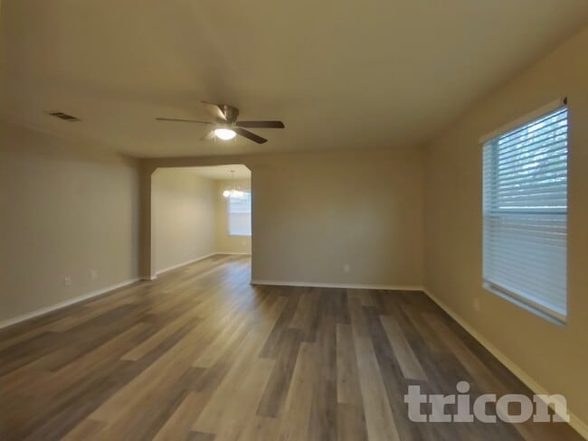 Building Photo - 160 Hanging Moss Dr