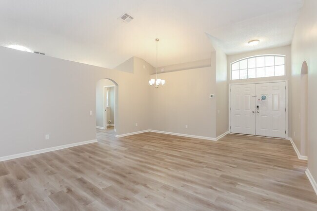 Building Photo - 11626 Kings Ridge Ct N