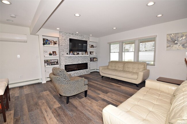 Building Photo - 47 Coachman Ln