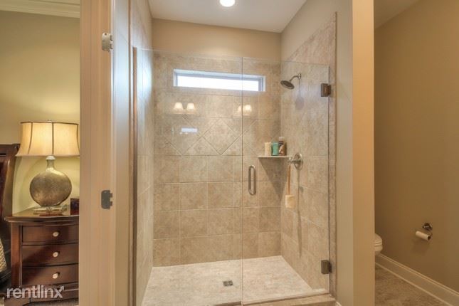 Building Photo - 2 br, 3 bath House - 1060 Callaway Drive #100