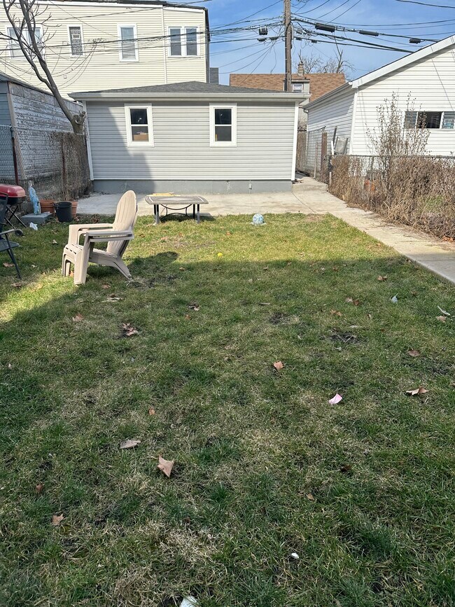 Foto del edificio - 3430 W Cortland St