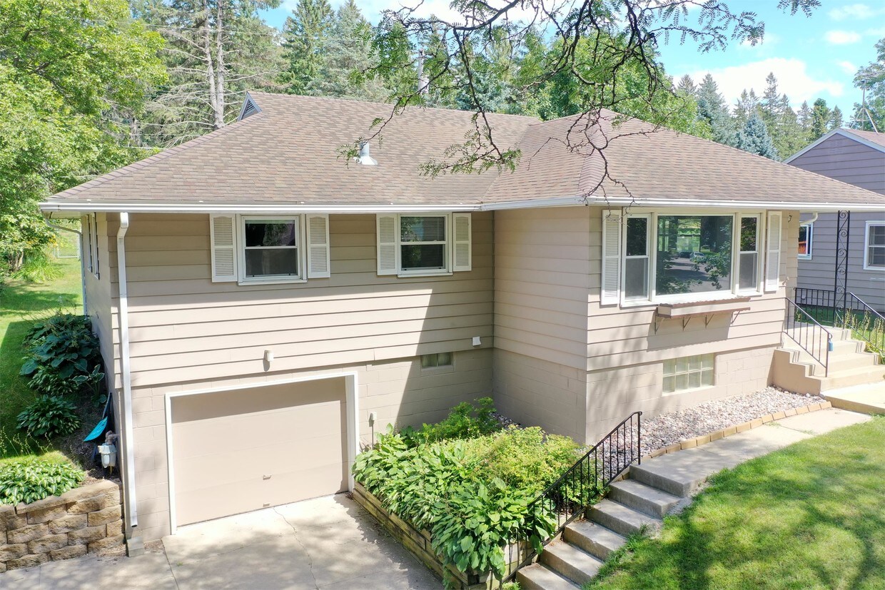 Foto principal - 1452 13th Ave NW