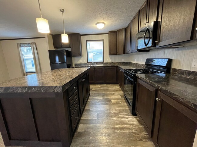 Building Photo - 214 Borman