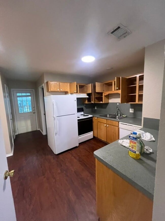 Foto del edificio - 4411 Abigail Dr
