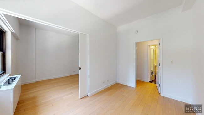 Building Photo - 222 E 39th St