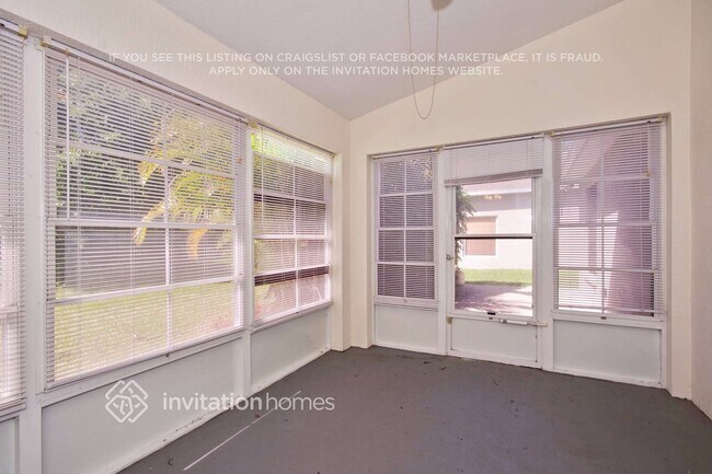 Foto del edificio - 624 Sheridan Woods Dr