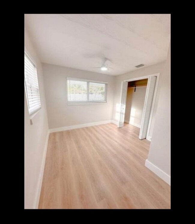 Foto del edificio - 702 NW 18th St