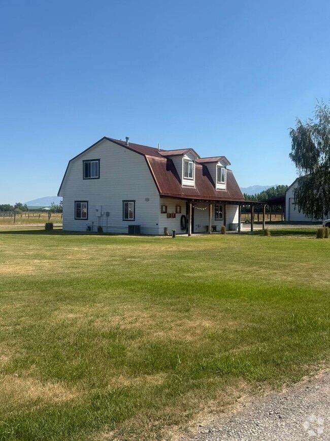 Building Photo - 669 Bluegrass Dr