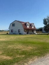 Building Photo - 669 Bluegrass Dr