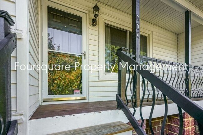 Building Photo - Ranch-Style Single Family Home | Bonus Roo...