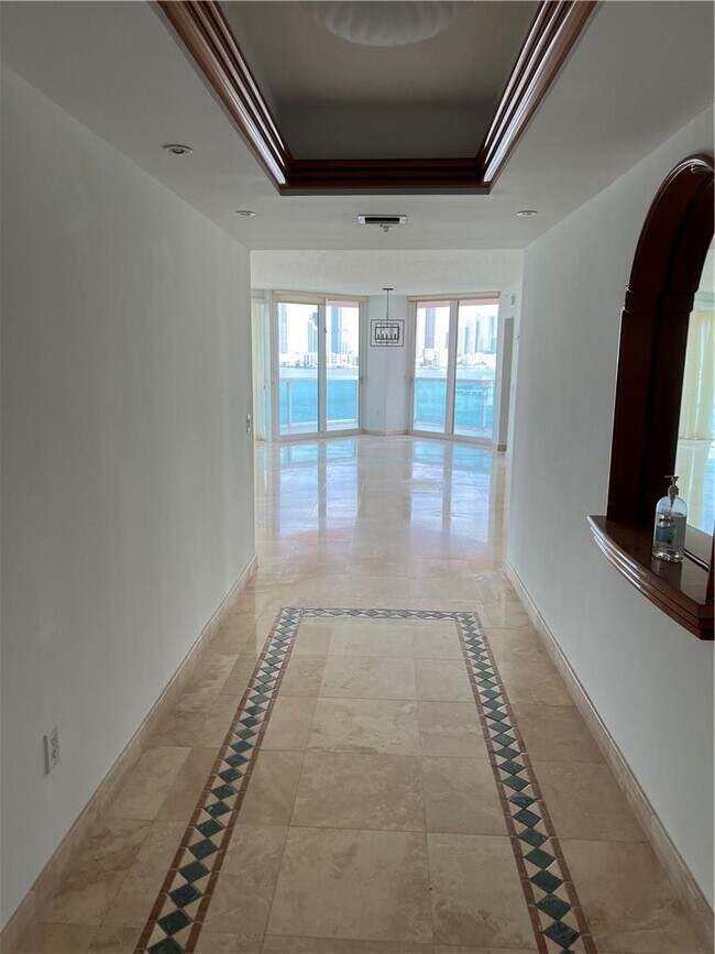 Foto del edificio - 3370 NE 190th St