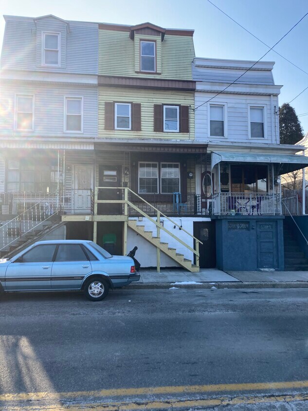 Primary Photo - 126 E Bacon St