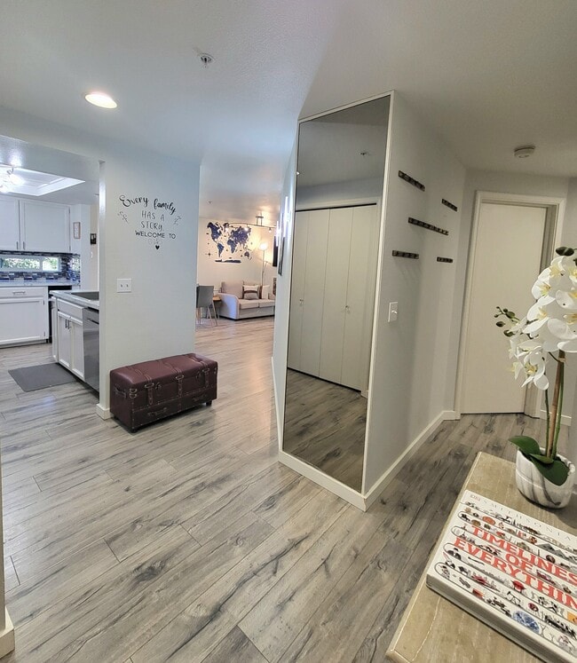 Foto del edificio - 823 N 161st Pl