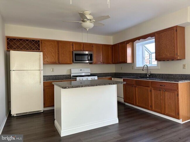Building Photo - 1239 Morstein Rd