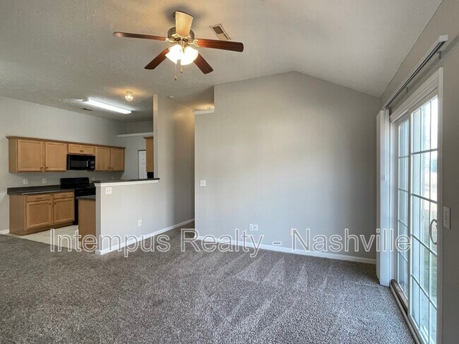 Foto del edificio - 553 Rose Cottage Cir