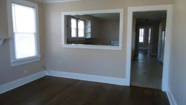 Living Room - 901 S Jackson St