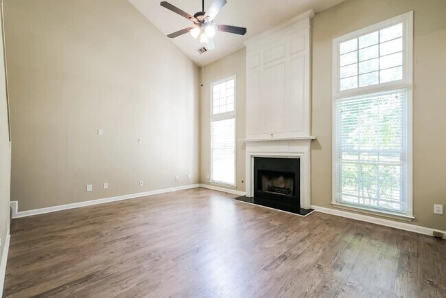 Foto del edificio - 2025 Eagle Nest Bluff NW