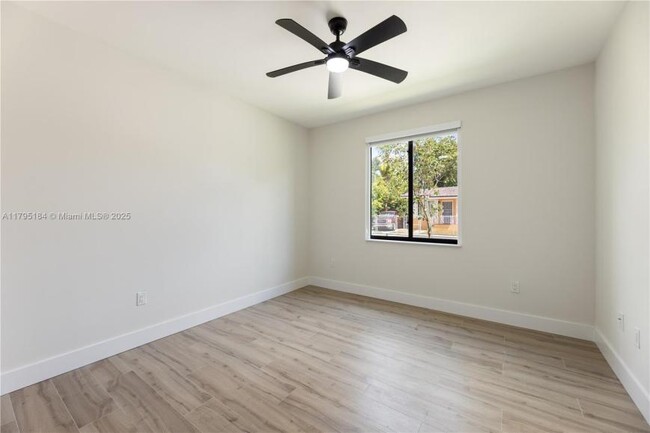 Foto del edificio - 3 bedroom in Miami FL 33150