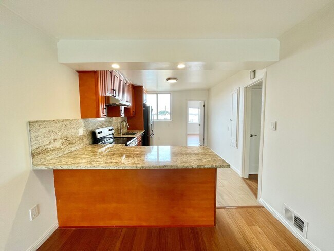Foto del edificio - Beach Lover SF Home 4BR/2BA + Bonus Room! ...