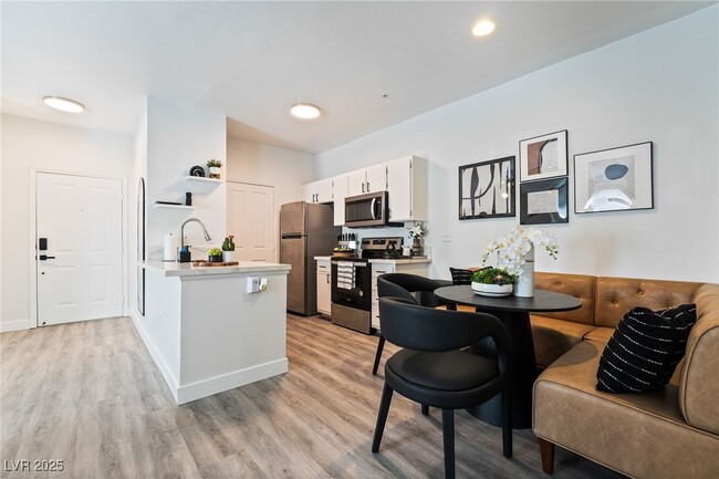 Foto del edificio - 2900 Sunridge Heights Pkwy